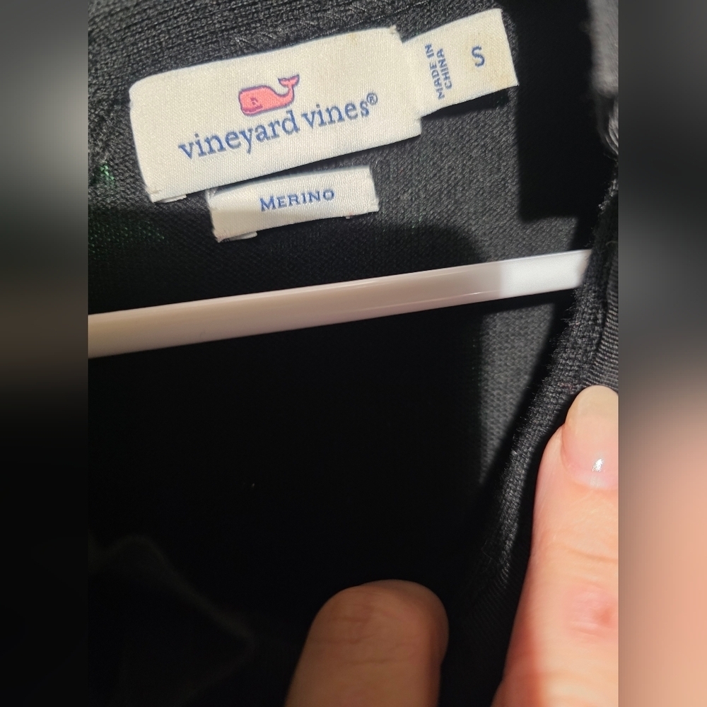 Vineyard Vines Black 100% Merino Wool Sweater Size Small EUC PTP 20 - Picture 3 of 4
